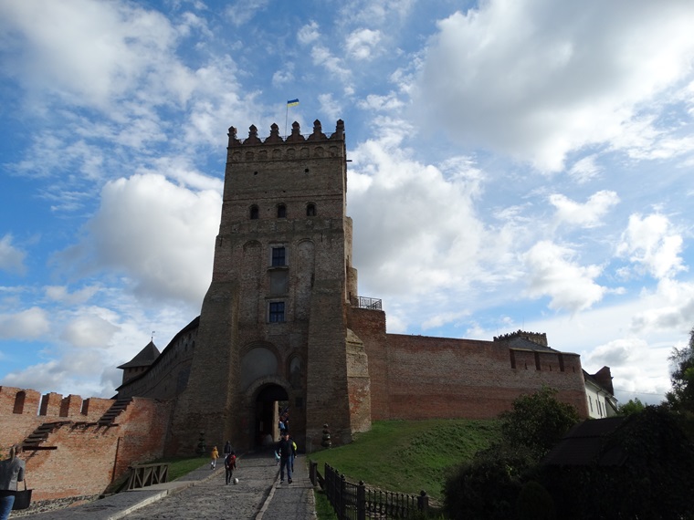 Замки Волыни